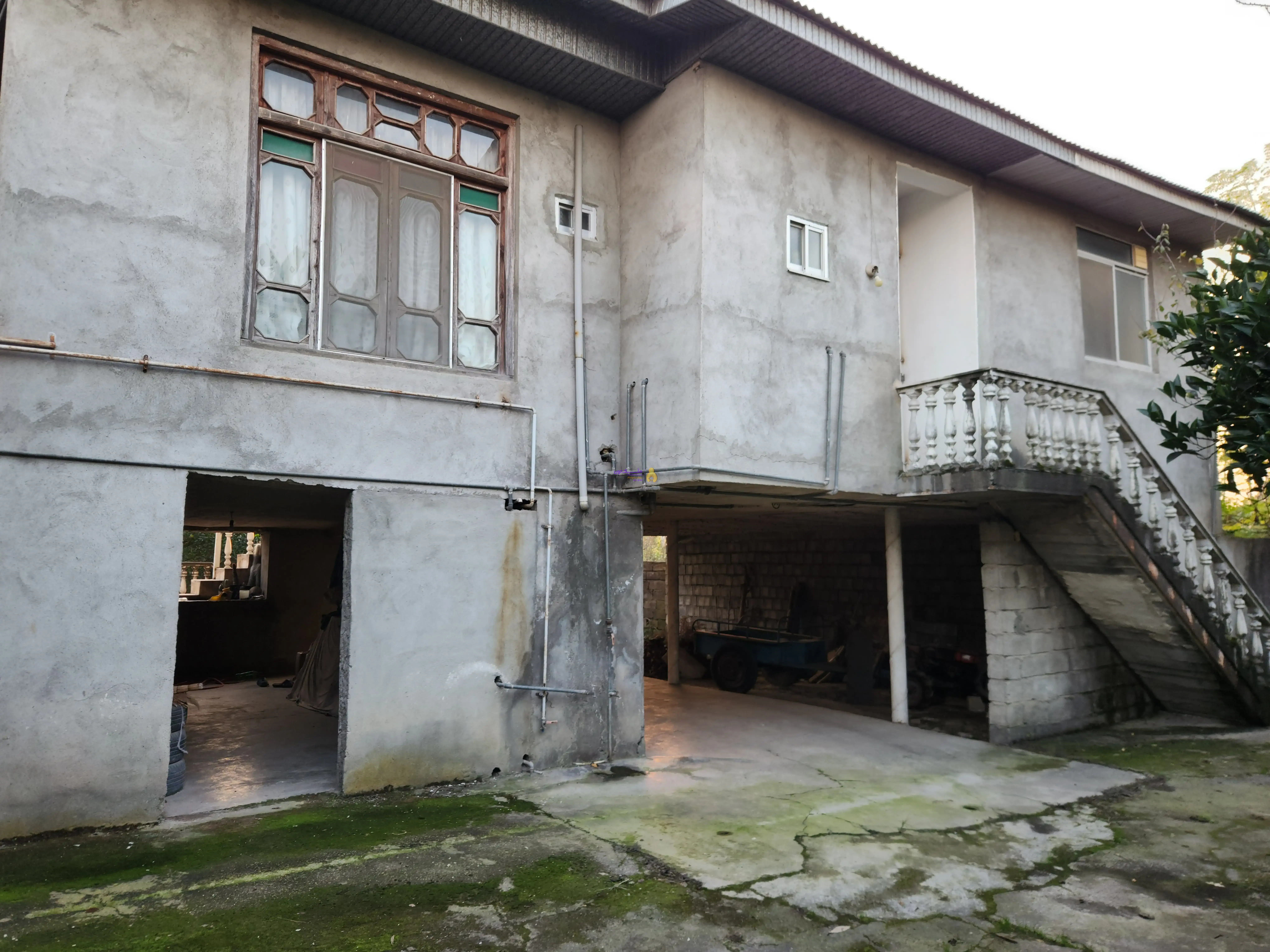 خانه باغ کلنگی با قابلیت تفکیک و دو نبش با خیابان جانبی و درسترسی عالی