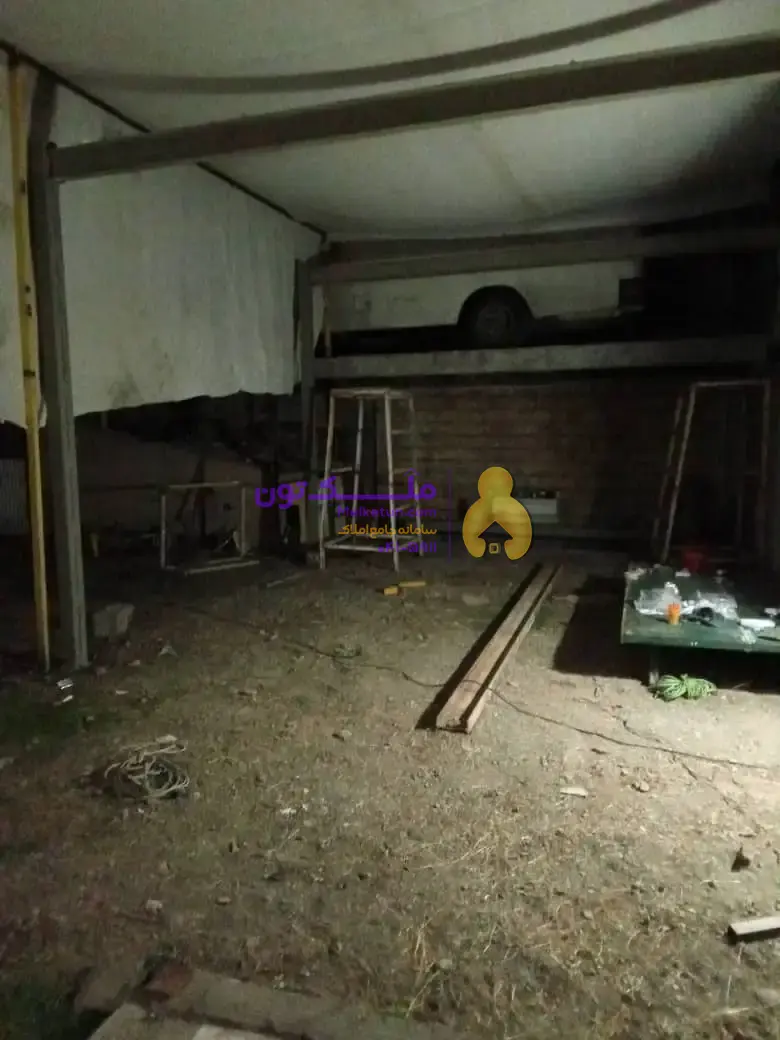 230 متر کلنگی دونبش نیمه کاره