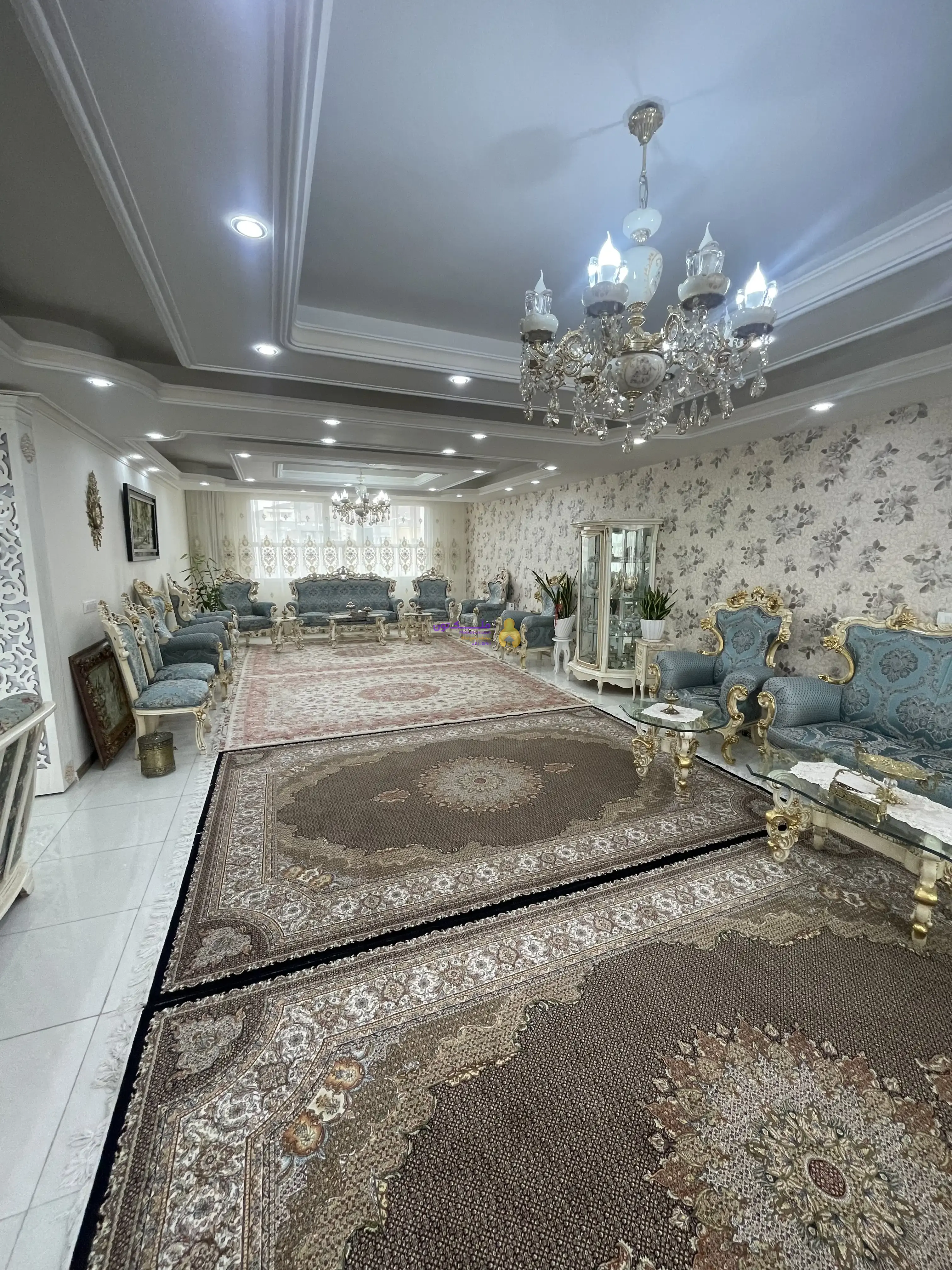 فروش واحد ۲۴۰ مترامام منصور