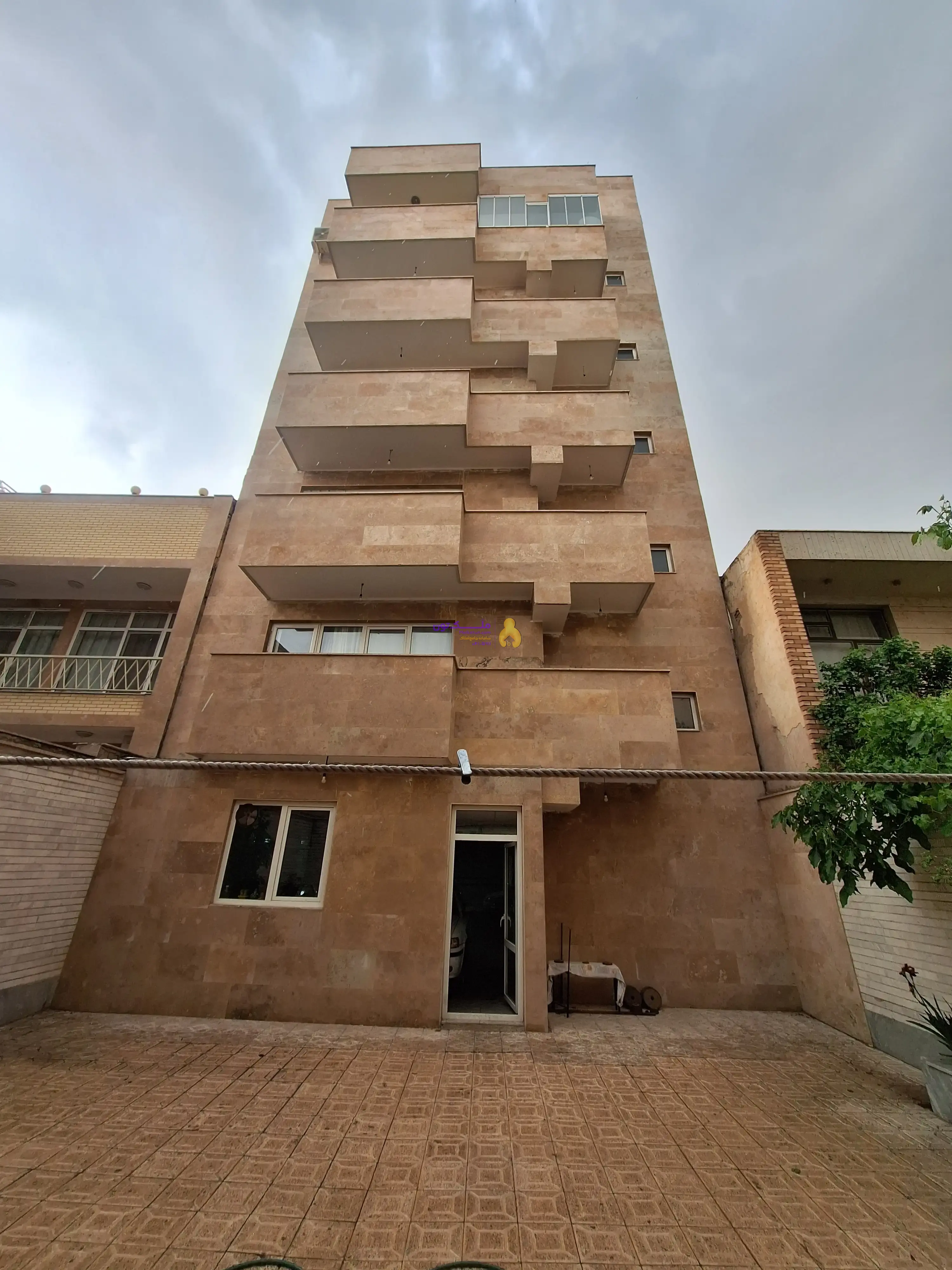 آپارتمان ۱۳۰ متری راه آهن