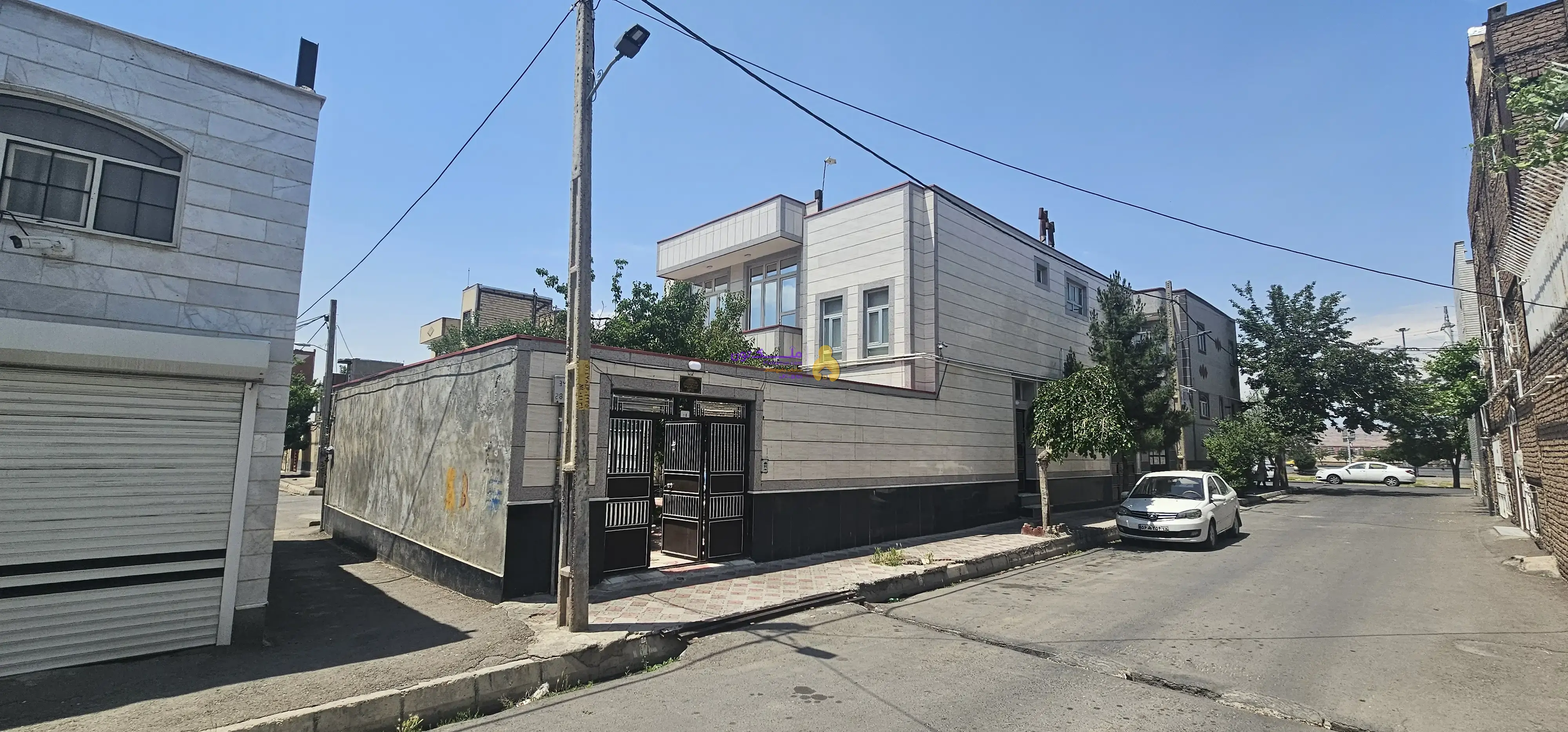 فروش حیاط ۲۱۵ متر میدان آذربايجان شهرک آذربایجان