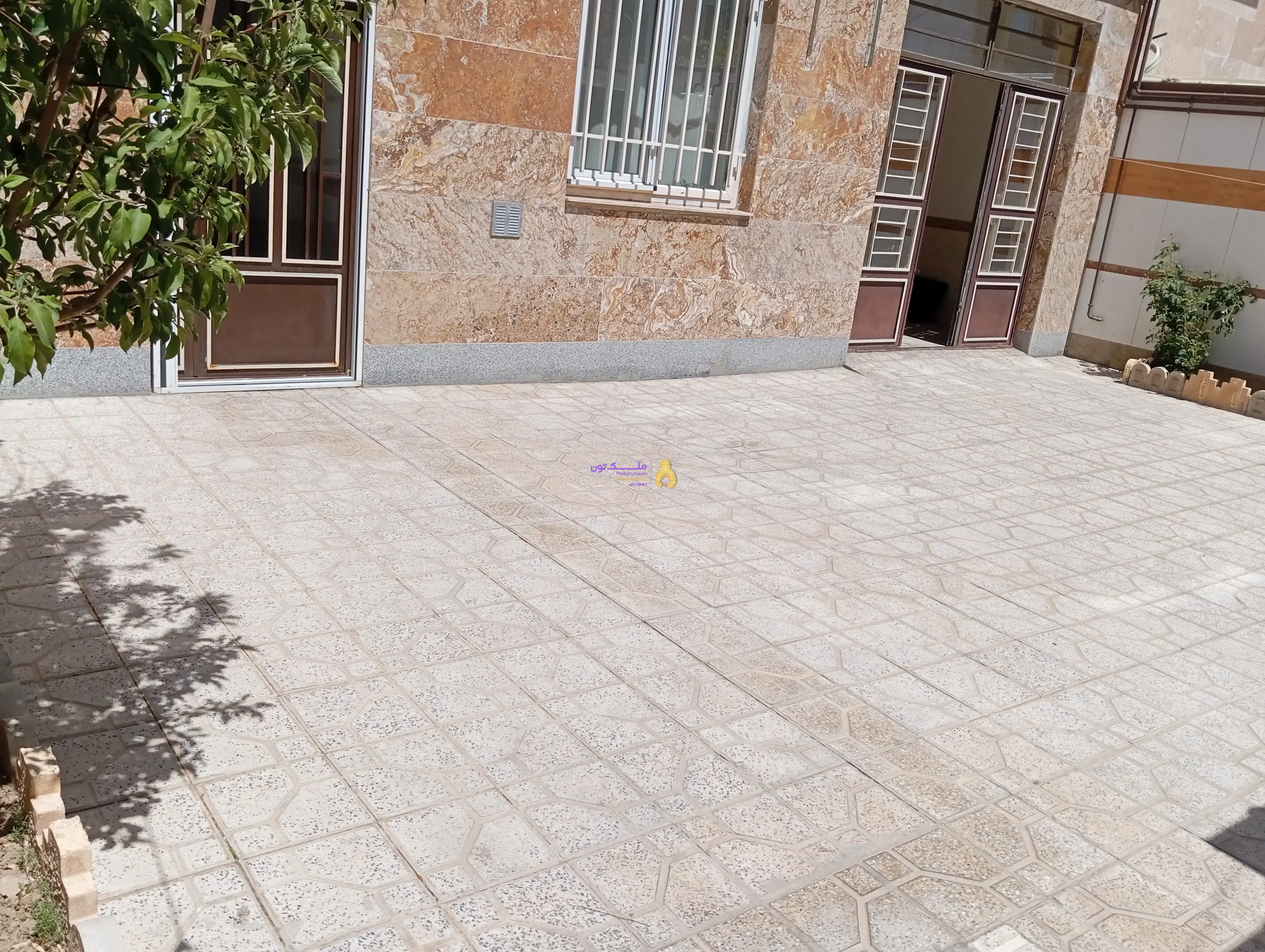 خانه ویلایی سه طبقه در همدان