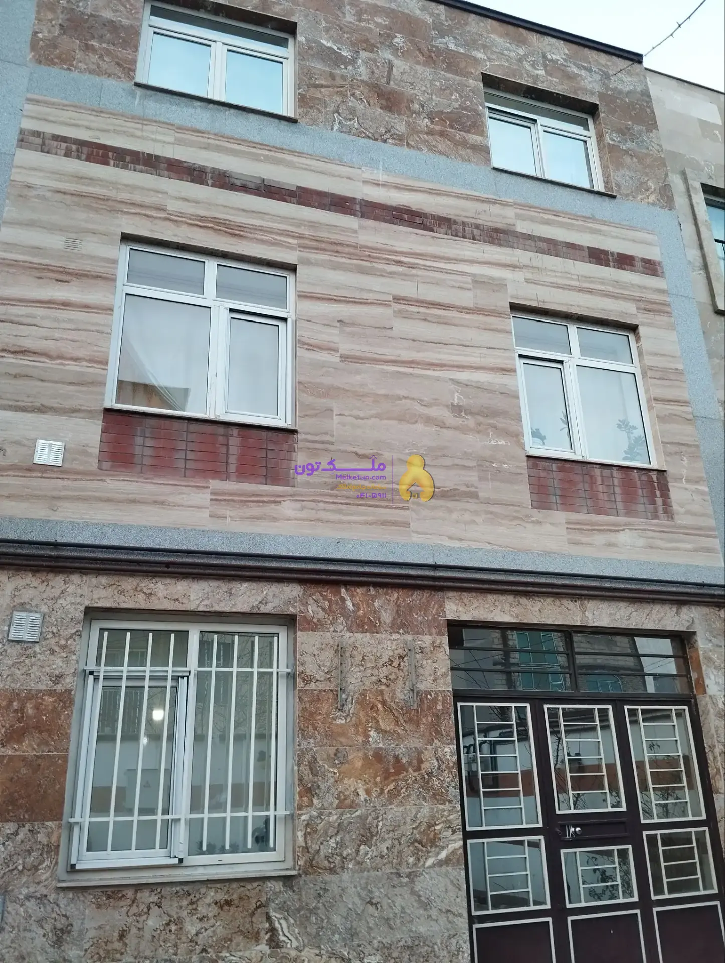 خانه ویلایی سه طبقه در همدان
