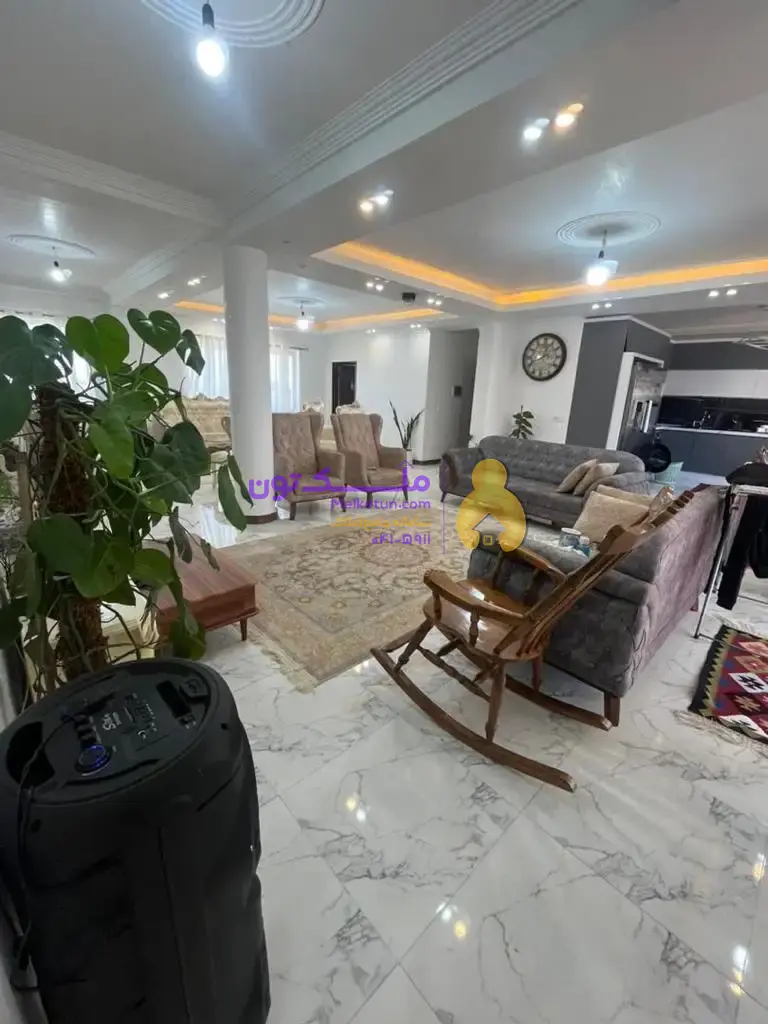 عمارت ویلایی سه طبقه سه بر سه ورودی