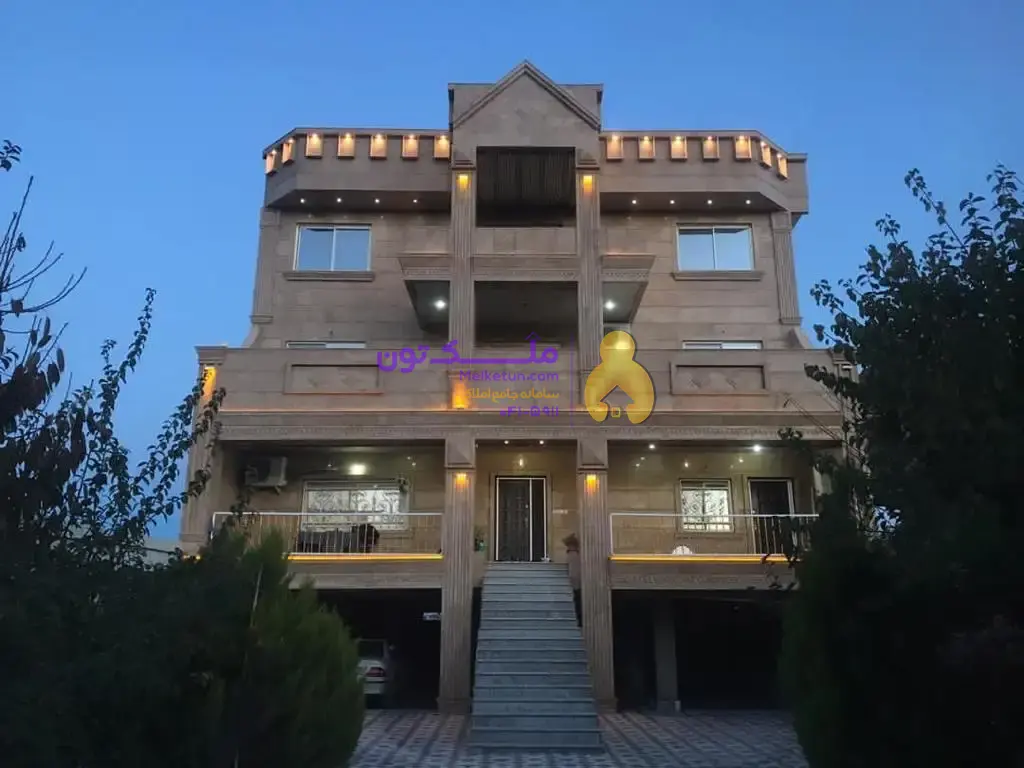عمارت ویلایی سه طبقه سه بر سه ورودی