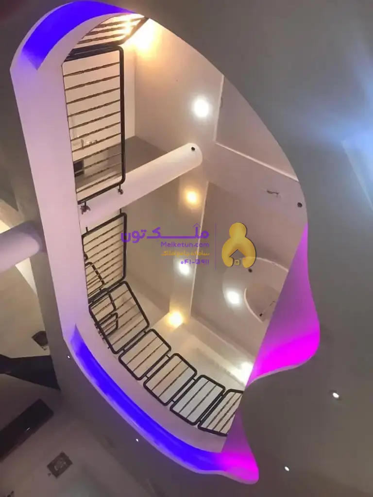 عمارت ویلایی سه طبقه سه بر سه ورودی